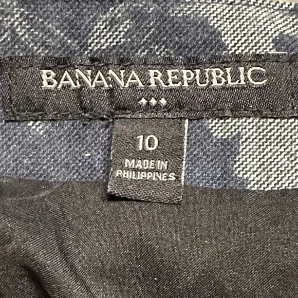 Banana Republic Black and Cream Floral Skater Skirt - Picture 2 of 3